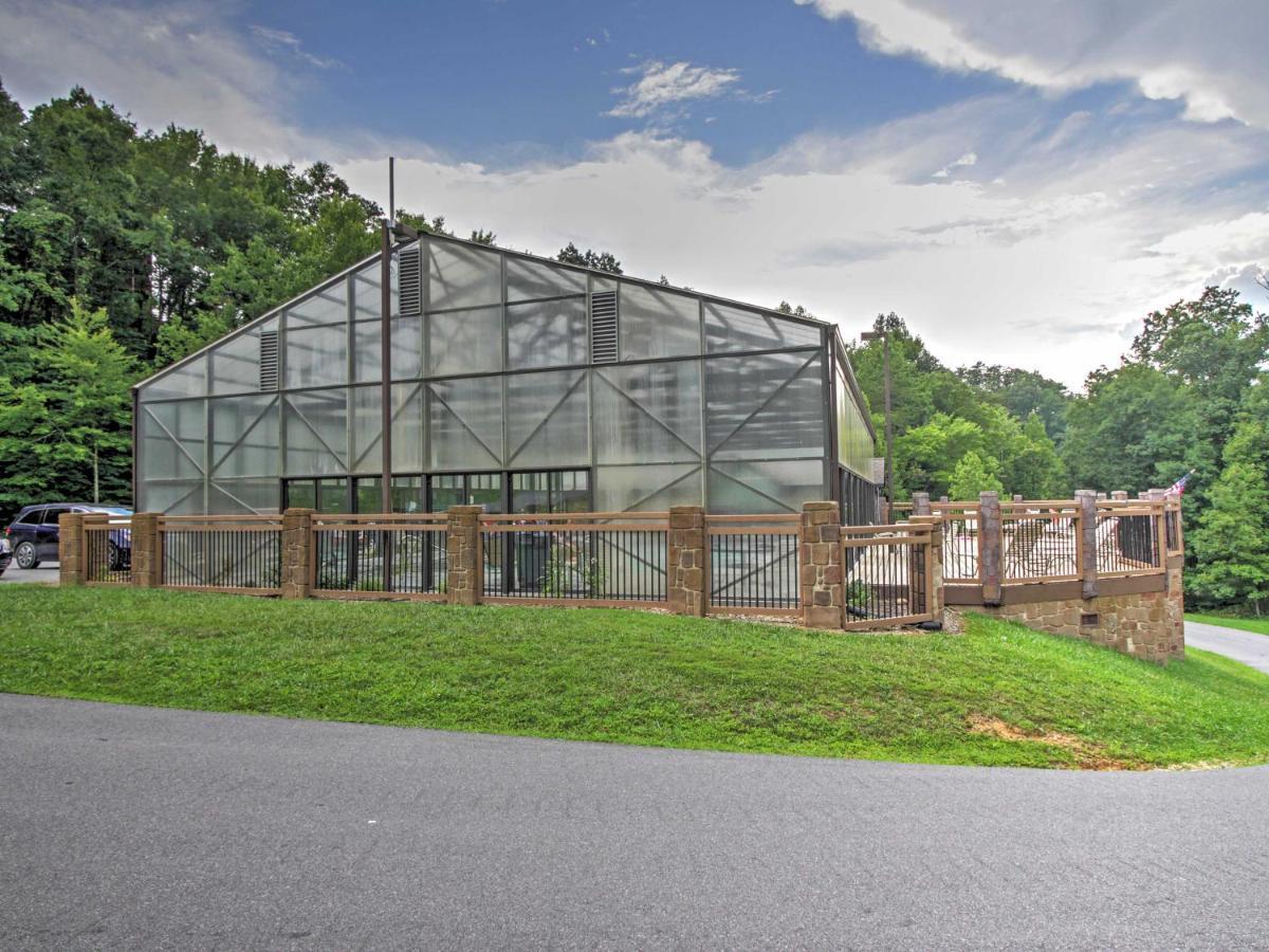 Idyllic Cabin With Hot Tub Less Than 2 Mi To Dollywood! Sevierville Bagian luar foto